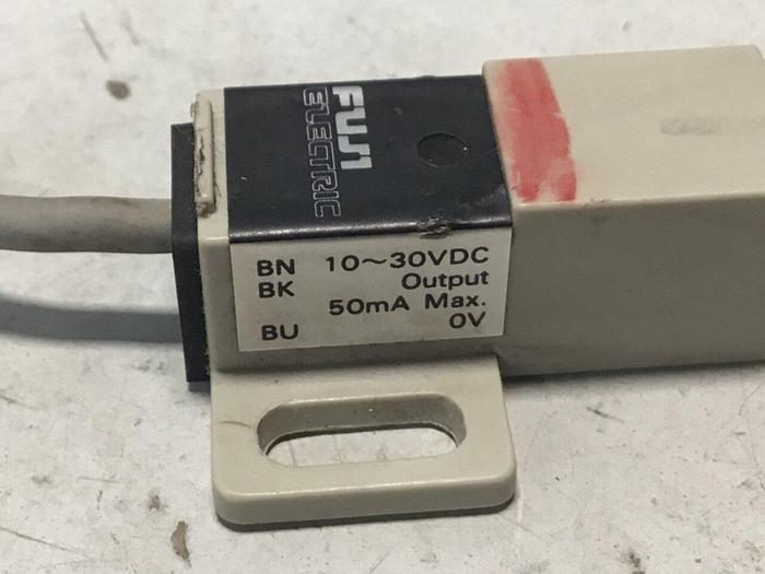 Used FUJI ELECTRIC Proximity Switch PE-B4D3 #128374