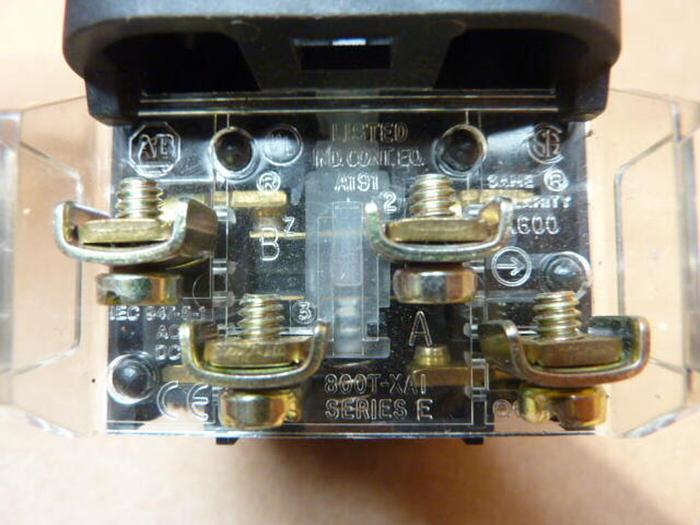 Used ALLEN BRADLEY Push Button 800T-QT24 RED #38149