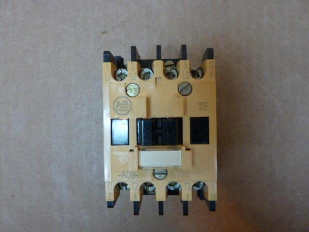 Used ALLEN BRADLEY Contactor 100-A09ND3 SER B Used
