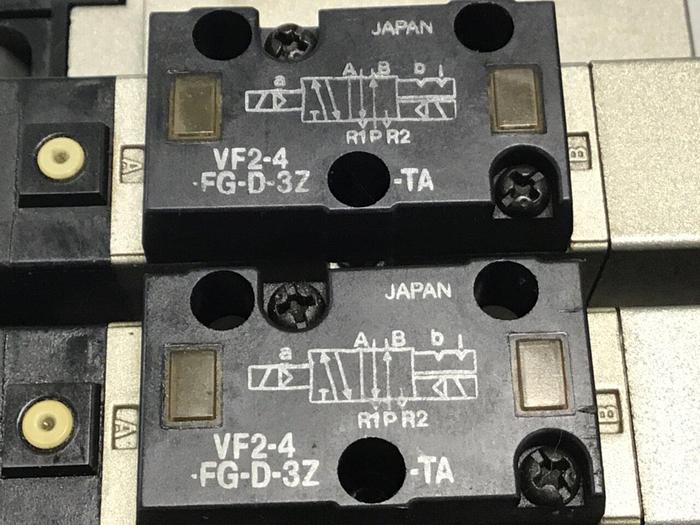 Used SMC Solenoid Valves w/ Manifold Assembly VF2-4-FG-D-3Z #119141