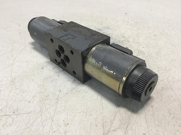 Used VICKERS Solenoid Valve DG4V-3S-6C-M-U-HL7-60-EN490 Used
