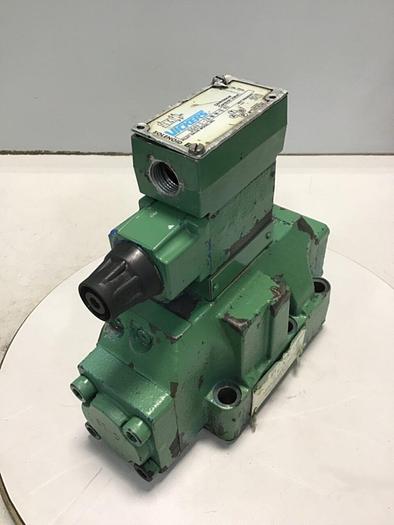 Used VICKERS Directional Control Valve DG4V-3-2A-M-W-B-40 USED