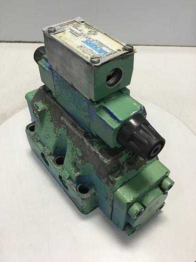 Used VICKERS Directional Control Valve DG4V-3-6C-M-W-B-40 USED