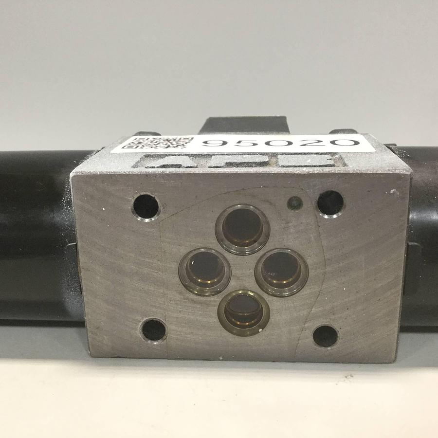 Used TOKIMEC Directional Control Valve DG4V-3-6C-M-P7-H-7-52 USED