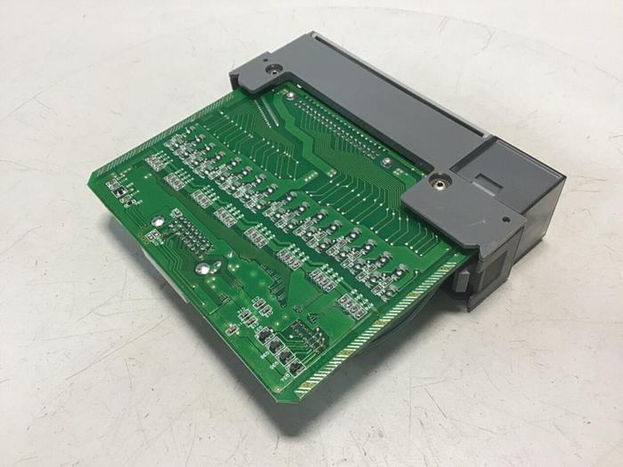 Used ALLEN BRADLEY Output Module 1746-OB32 SER D #129875