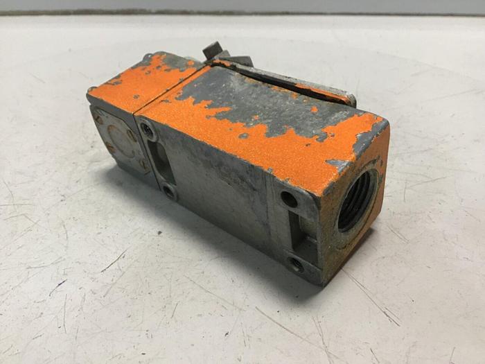 Used TELEMECANIQUE Lox-Switch C2JK05 #122095