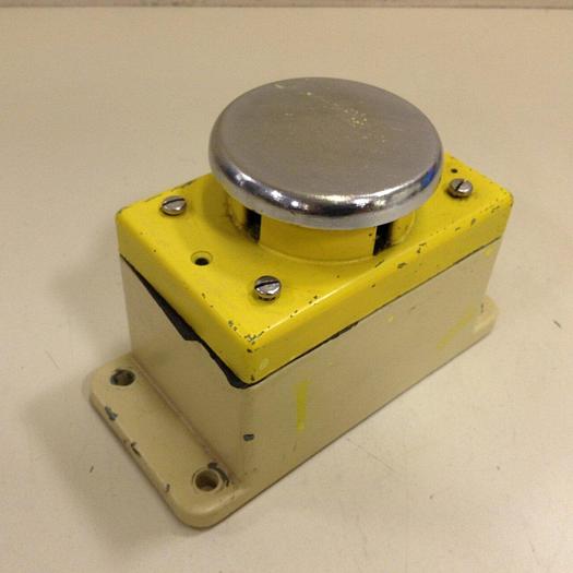 Used ALLEN BRADLEY Push Button 800P-S2CG1A SER E #71106