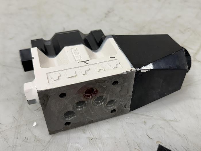 Used TOKIMEC DG4VS-5-0A-M-P7L-H-7-40