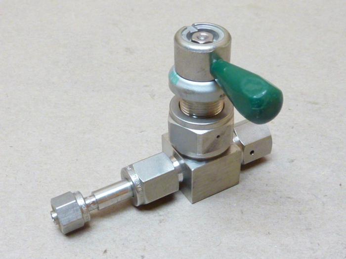 Used SWAGELOK Sealed Valve SS-DLV51-VCR4 #40371