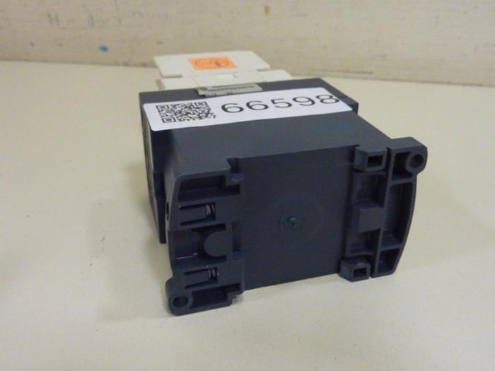 Used TELEMECANIQUE Contactor LC1D09REQ3826G15 #66598
