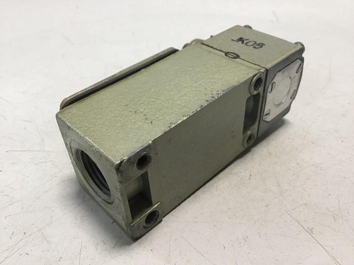 Used TELEMECANIQUE Lox-Switch C2JK05 #121752