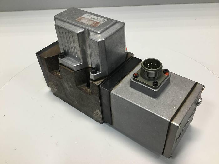 Used MOOG Servo Valve J661-040A #95820