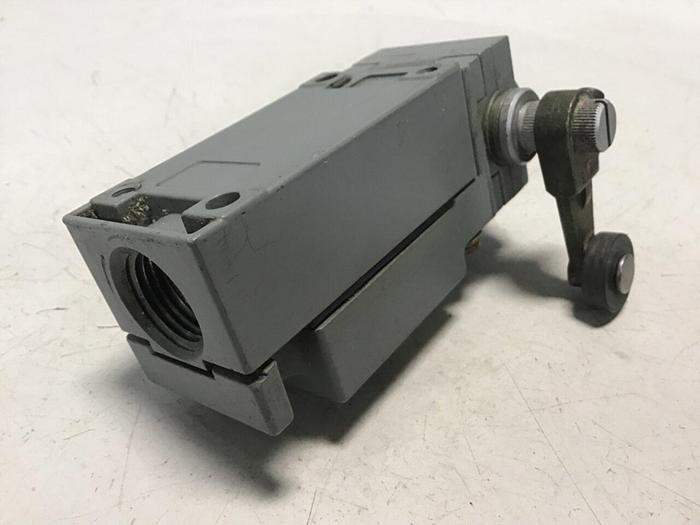 Used SQUARE D Limit Switch C68110 #122122