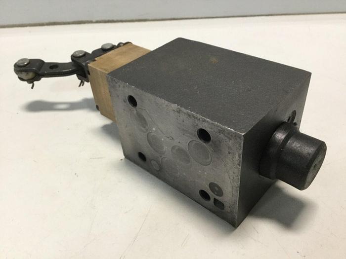 Used VICKERS Valve DG20S4 012F 50 S553 #111257