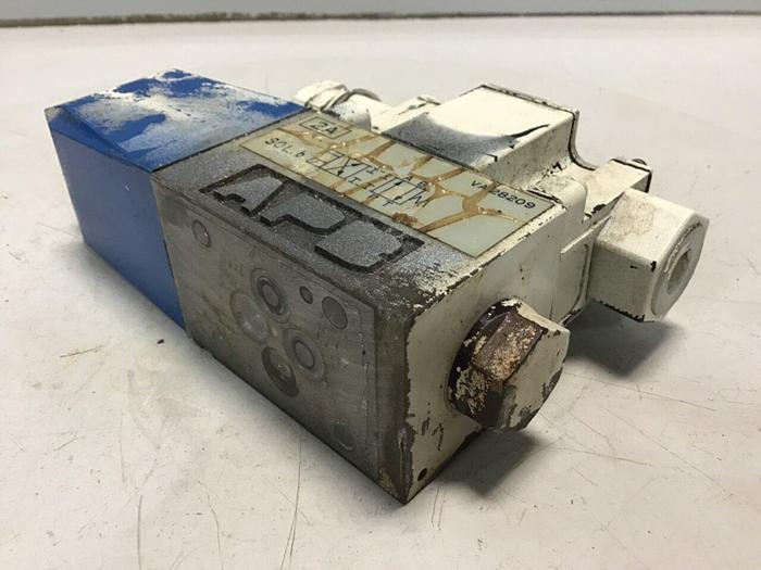 Used VICKERS Hydraulic Valve DG4V-3-2A-M-P7-H-7-P20B15-50 #134398