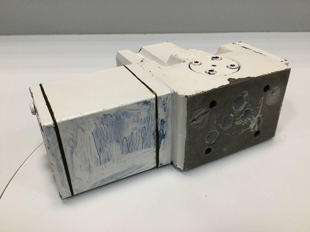 Used MOOG D661-5009 SERVO JET HYDRAULIC VALVE USED 