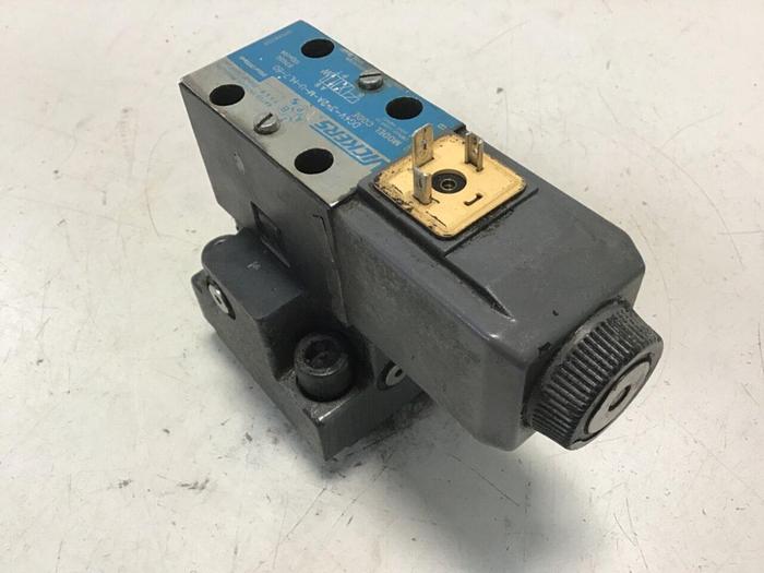 Used VICKERS Valve DG4V-3-2A-M-U-HL7-60 Used