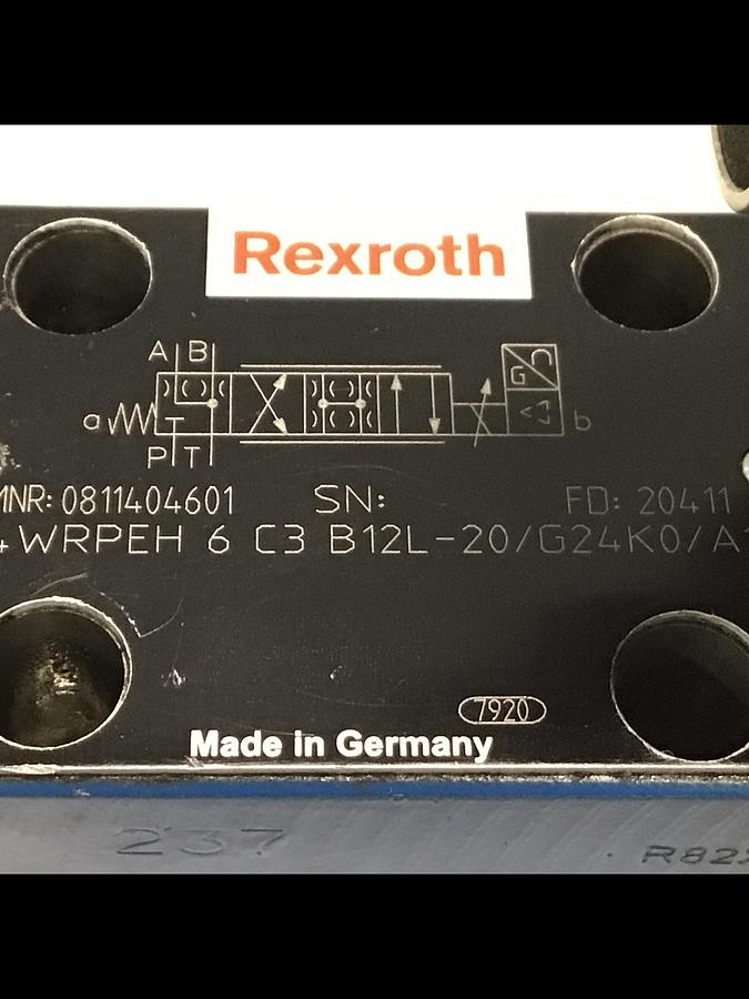 Used BOSCH 4-Way Solenoid Directional Servo Valve 0 811 404 601 USED