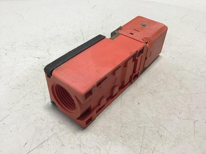 Used BANNER ENGINEERING Limit Switch SILS100F #122082