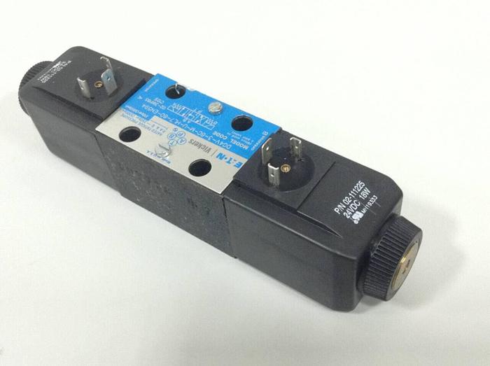 Used VICKERS Valve DG4V-3-6C-M-U-HL7-60-EN594 Used