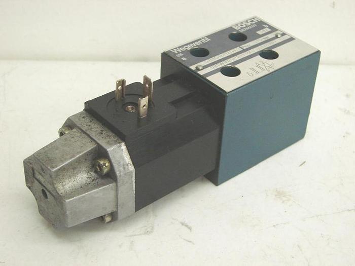 Used BOSCH Hydraulic Valve 0 810 020 513 USED