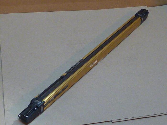 Used SUNX LTD Light Curtain Receiver SF4B-H32-01 DV2 #37056