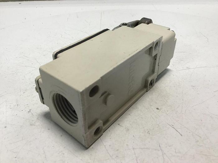 Used YAMATAKE Limit Switch LJA10-11A21N-003 #121750