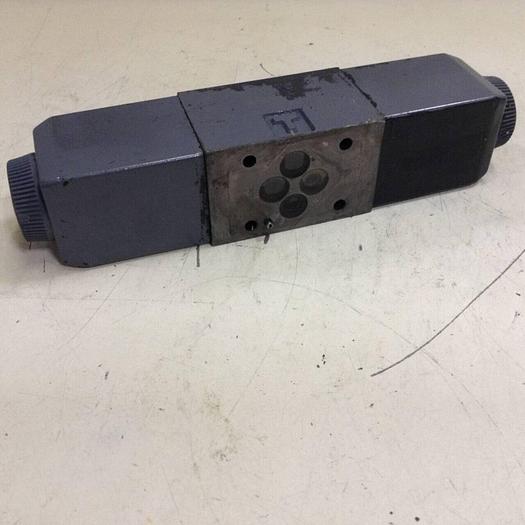 Used VICKERS Directional Valve DG4V-3-6C-M-U-HL7-60 Used