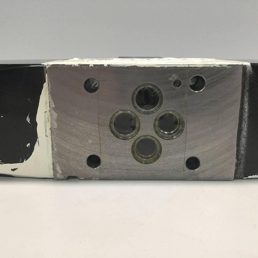 Used VICKERS Directional Control Valve DG4V36CMP7H750 USED