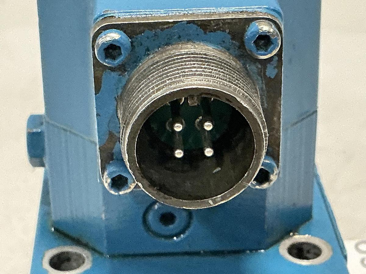 Used REXROTH 4WS2EM10-42/45B2T315Z8DM