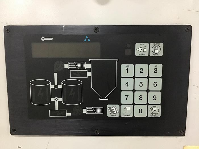 Used CINCINNATI MILACRON Dryer w/ 3 Hoppers & Loaders DD-1700 HOP USED