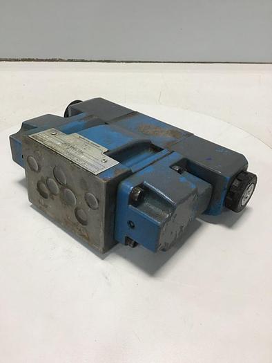 Used VICKERS Directional Valve DG4V-3-6C-M-U-H7-60 Used