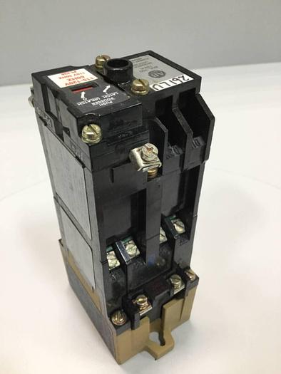 Used ALLEN BRADLEY AC Relay 700-P400A1 SER B CONTACT NO #92934
