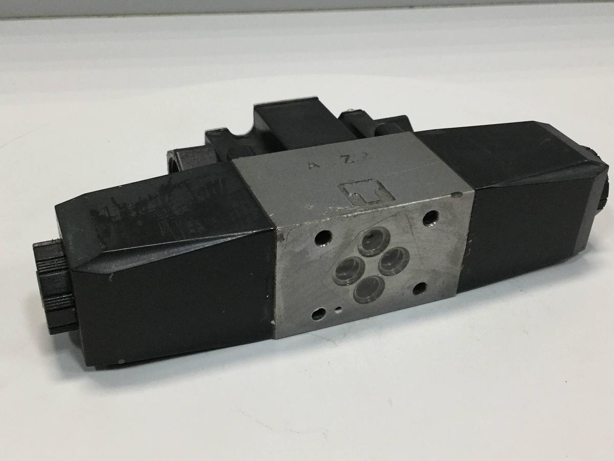 Used VICKERS Directional Control Valve DG4VC36CMPS2H750JA100 USED