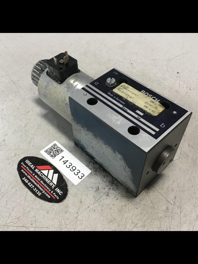 Used BOSCH Hydraulic Valve 0 810 001 830 Used #143933
