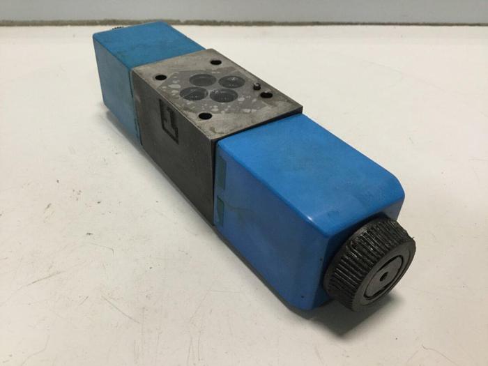 Used VICKERS Valve DG4V-3S-33C-M-U-H5-60 #110081