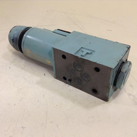 Used VICKERS Directional Valve DG4V-3S-2AL-M-U-HL7-60-EN490 #80177