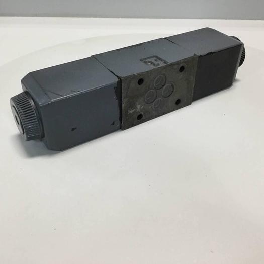 Used VICKERS Directional Valve DG4V-3-6C-M-U-HL7-60 Used