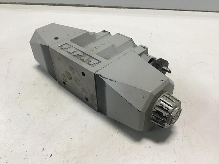 Used TOKIMEC Valve DG4V-5-3C-M-AP7L-40-JA66Y #126876