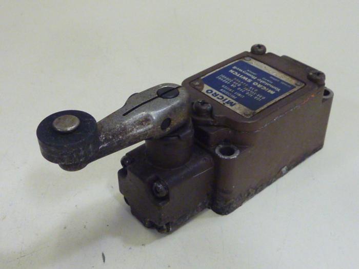 Used YAMATAKE Precision Limit Switch 1LS244-J9-82 #66932