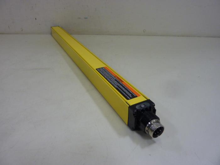 Used BANNER ENGINEERING Light Curtain Emitter MSE2424Y #58101