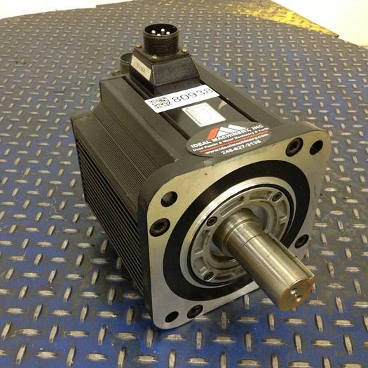 Used YASKAWA ELECTRIC AC Servo Motor SGMG-44AWA-NJ12 Used