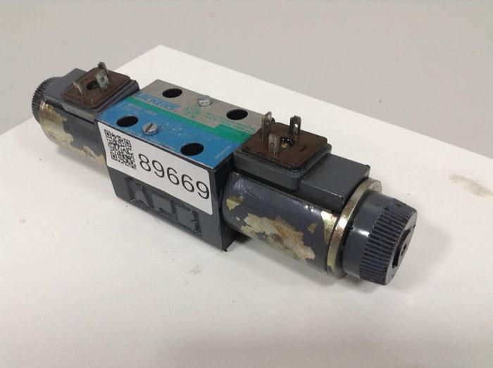 Used VICKERS Solenoid Valve DG4V-3S-6C-M-U-HL7-60-EN490 Used