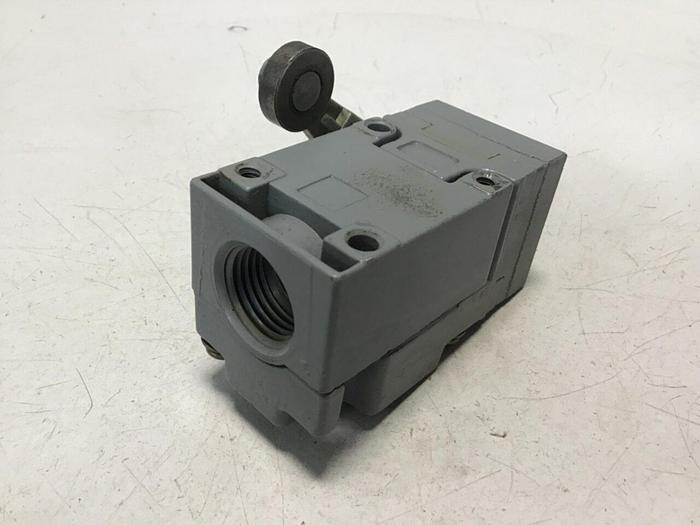 Used SQUARE D Limit Switch 9007-C52B2 #121709