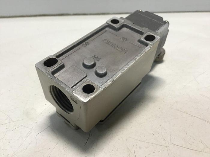 Used OMRON Limit Switch D4B-2115N-R #121513