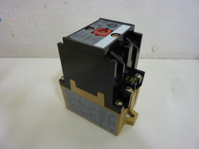 Used ALLEN BRADLEY AC Relay 700-P400A4 SER B #93020