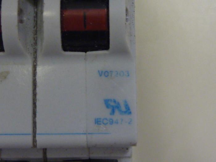 Used GENERAL ELECTRIC V-Line 3 Amp Breaker V07203 #64218