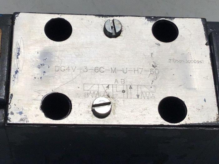 Used VICKERS Directional Valve DG4V-3-6C-M-U-H7-60 #132134