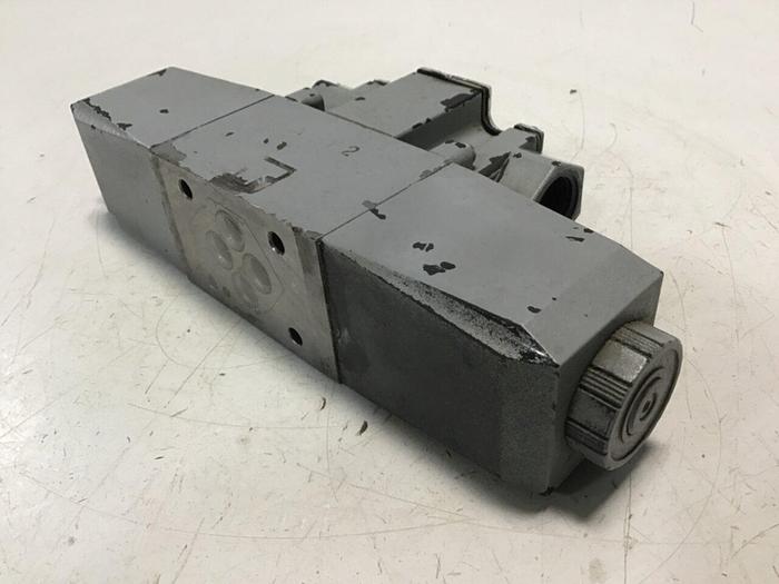 Used VICKERS Valve DG4VC-3-6C-M-PS2-H-7-50-JA100 #130509