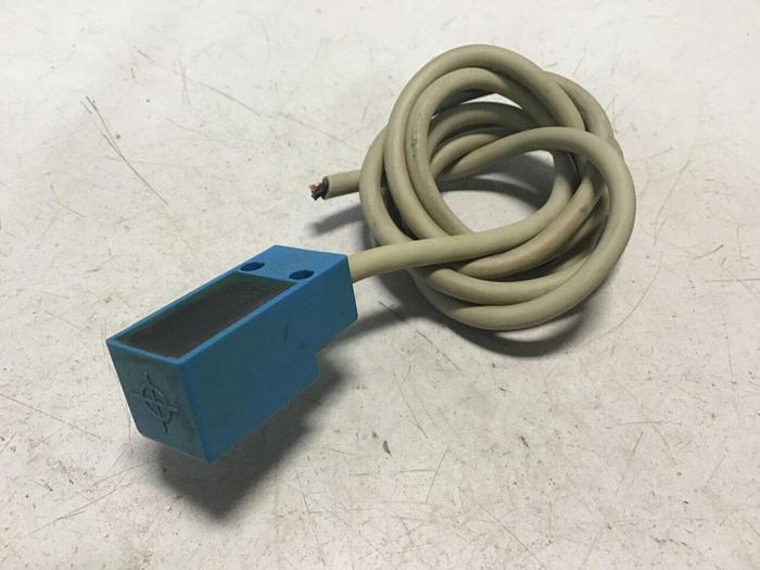 Used YAMATAKE Proximity Switch FL2-4A6QH-L5 #128275